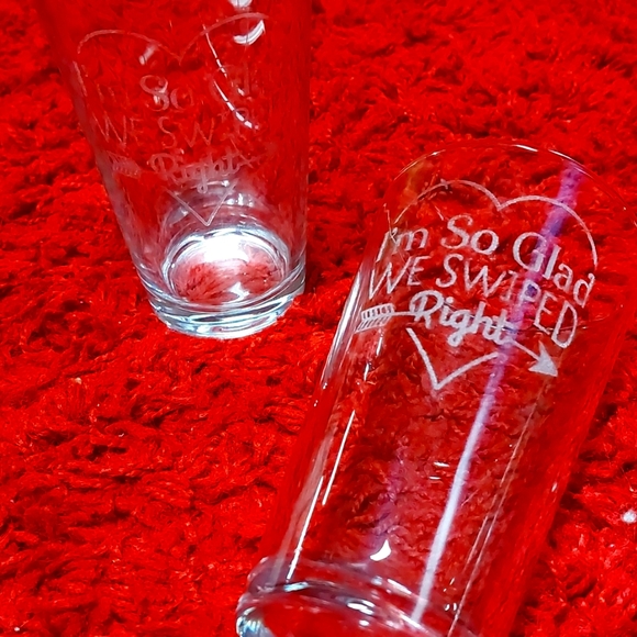 Couples Tinder Glasses - Picture 1 of 2